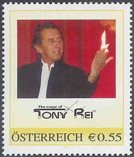 2004: Tony Rei wird mit einer eigenen Briefmarke geehrt