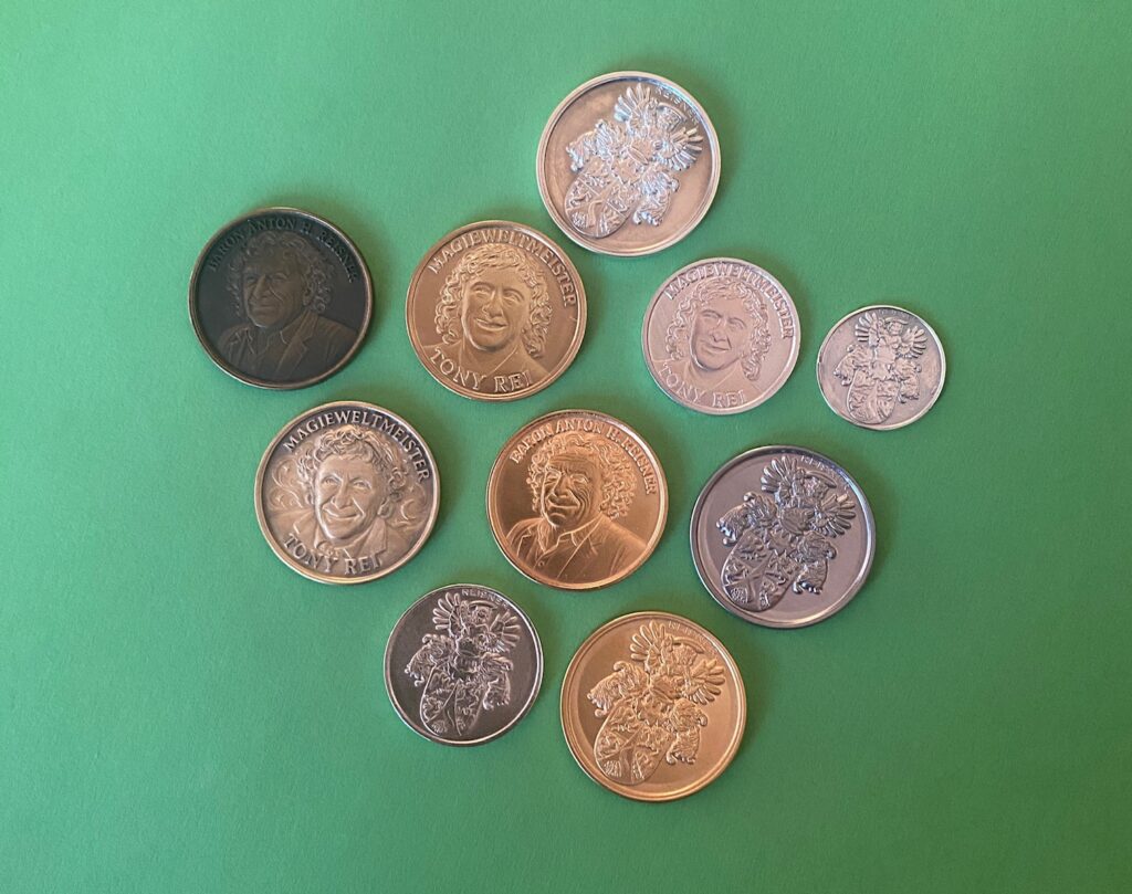 Tony Rei bekommt sein eigenes Geld: Bronze-, Silber-, und Goldmünzen mit seinem