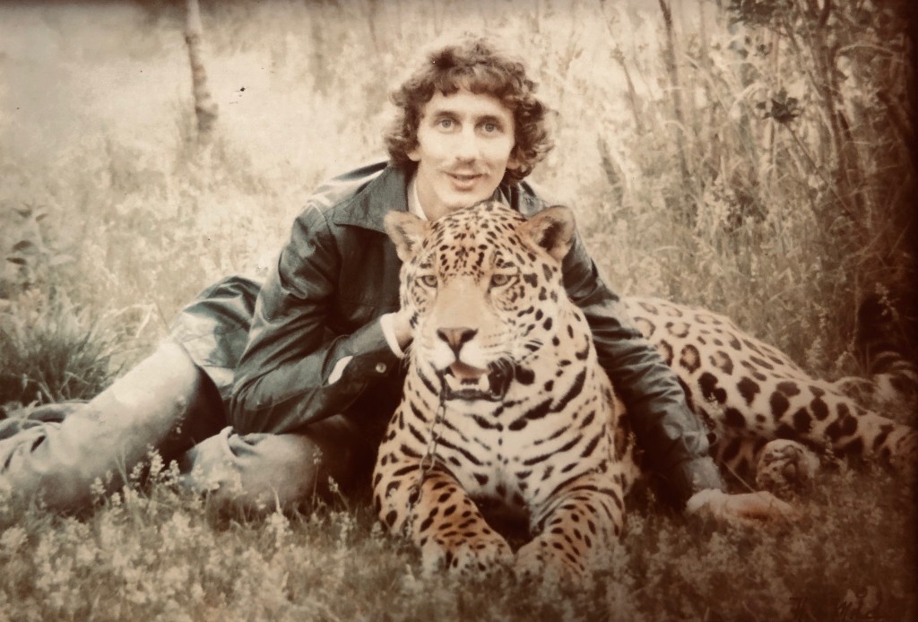 Tony Rei mit Jaguar – Zauberer und Illusionist aus Wien